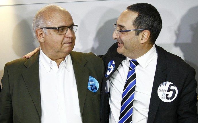 Arquivo:Romildo e Homero se cumprimentam após eleição no Grêmio.jpg