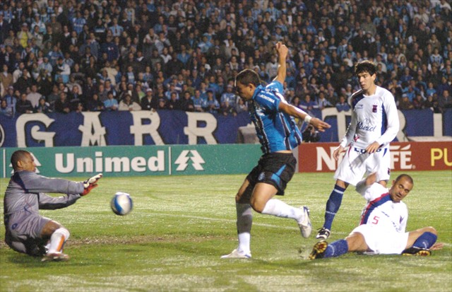 Arquivo:2007.08.18 - Grêmio 2 x 0 Paraná.1.jpg