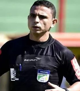 Arquivo:Léo Simão Holanda.png