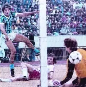 Arquivo:Renato Gol do Grêmio.png