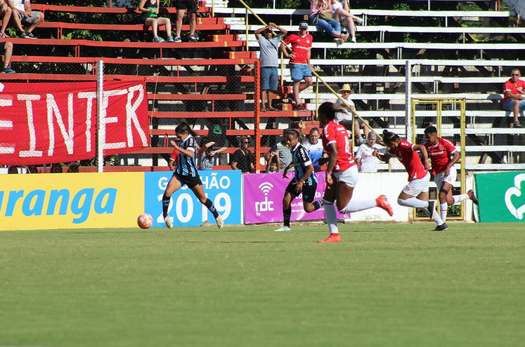 Arquivo:2019.12.01 - Internacional (feminino) 4 x 2 Grêmio (feminino).2.png