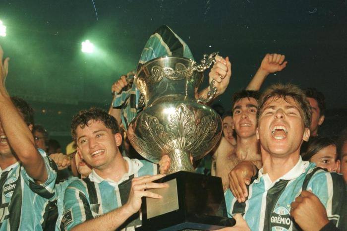 Arquivo:1995.08.13 - Grêmio 2 x 1 Internacional - Foto2.jpg