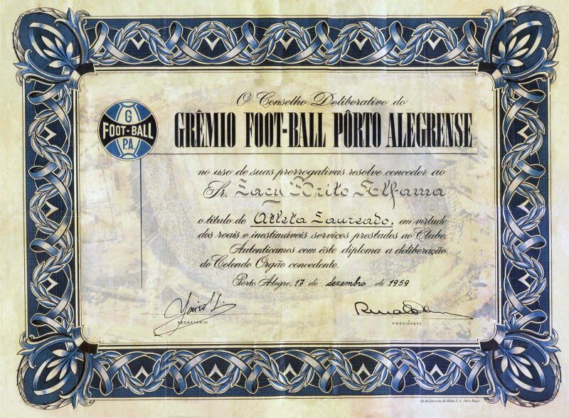 Arquivo:Lacy Britto Alfama laureado.jpg