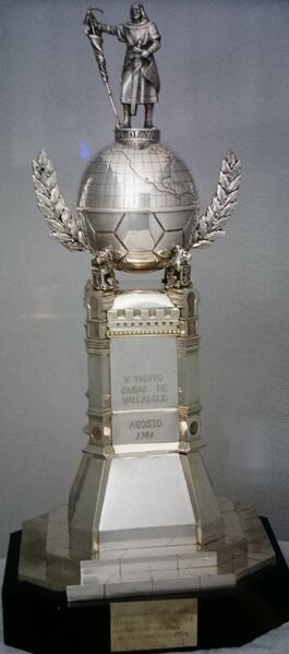 Arquivo:Troféu Ciudad de Valladolid.jpg
