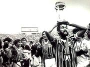 De León com a taça do Mundial de 1983