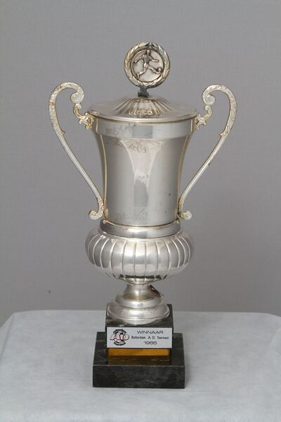 Arquivo:Troféu de Roterdã 1985.jpg