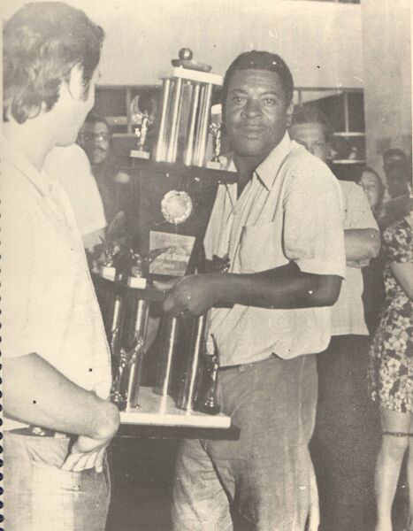 Arquivo:Taça Cidade de Salvador.jpg