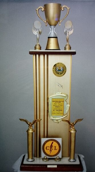 Arquivo:Troféu CEL.jpg
