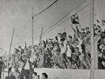 1957.08.04 - Campeonato Citadino - Aimoré 2 x 4 Grêmio - Torcida gremista.PNG