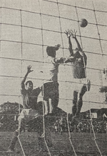 1959.08.16 - Citadino POA - Inter 1 x 2 Grêmio - Henrique é pressionado.PNG